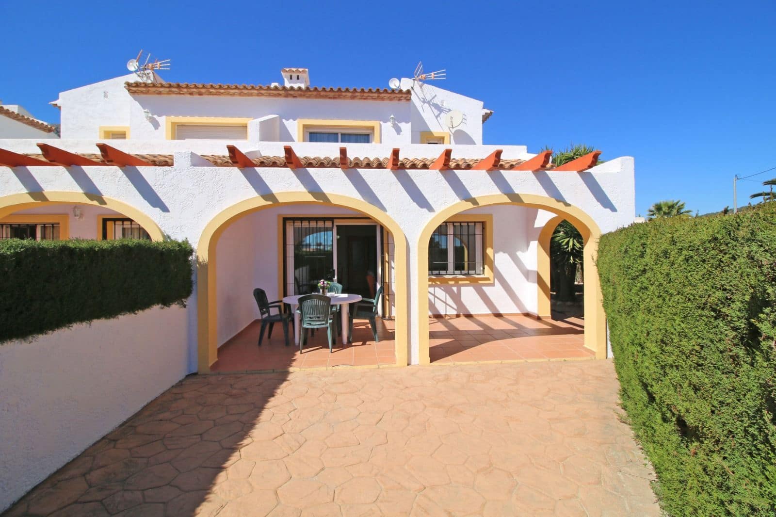 3 Zimmer Bungalow zu verkaufen in Calpe / Calp mit Pool Garage - 395.000 € (Ref: 9907243)