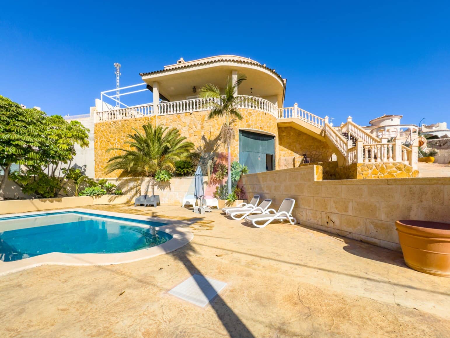 3 quarto Moradia para venda em El Campello com piscina garagem - 595 000 € (Ref: 9911880)