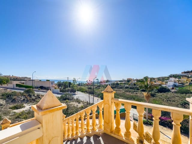 3 quarto Moradia para venda em El Campello com piscina garagem - 595 000 € (Ref: 9911880)
