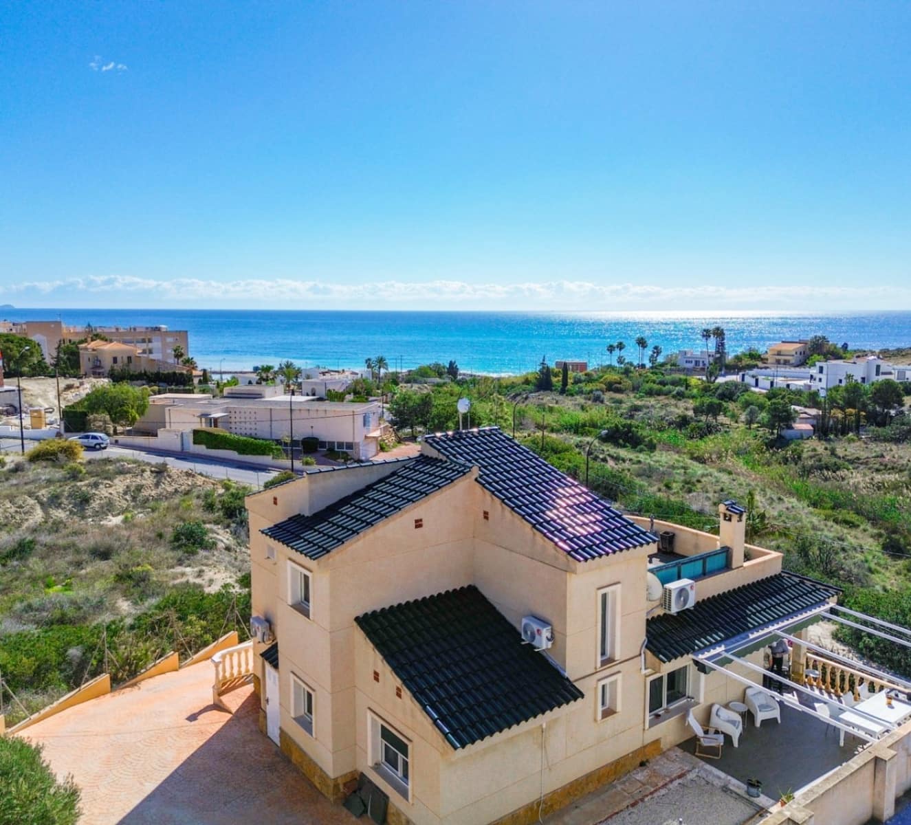 3 bedroom Villa for sale in El Campello with pool garage - € 595,000 (Ref: 9911880)
