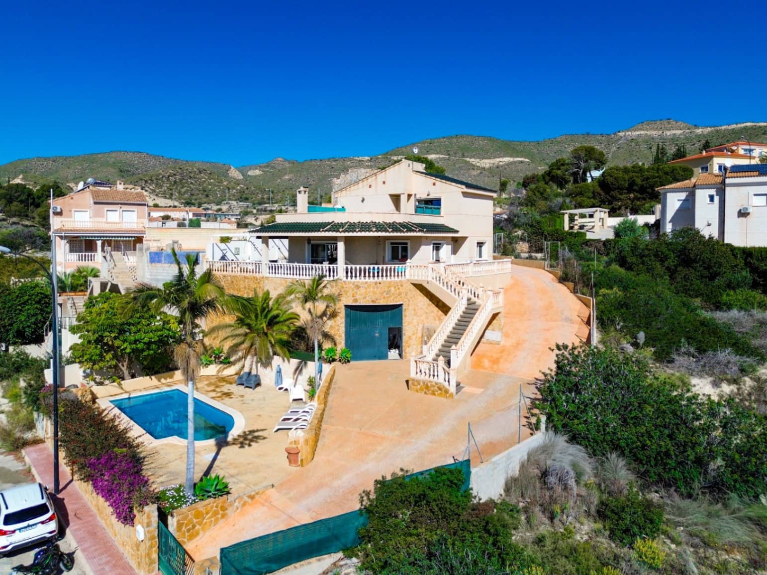 3 bedroom Villa for sale in El Campello with pool garage - € 595,000 (Ref: 9911880)