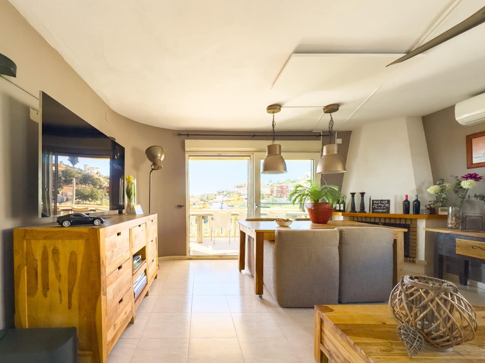 3 bedroom Villa for sale in El Campello with pool garage - € 595,000 (Ref: 9911880)