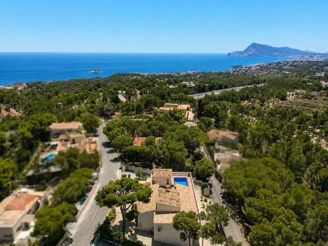 5 Zimmer Villa zu verkaufen in Altea mit Pool Garage - 949.000 € (Ref: 9911882)