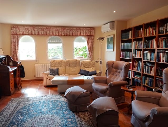8 slaapkamer Villa te koop in Pueblo - Urbanizaciones, Alfaz del Pi / L'Alfàs del Pi met zwembad - € 1.750.000 (Ref: 9928396)