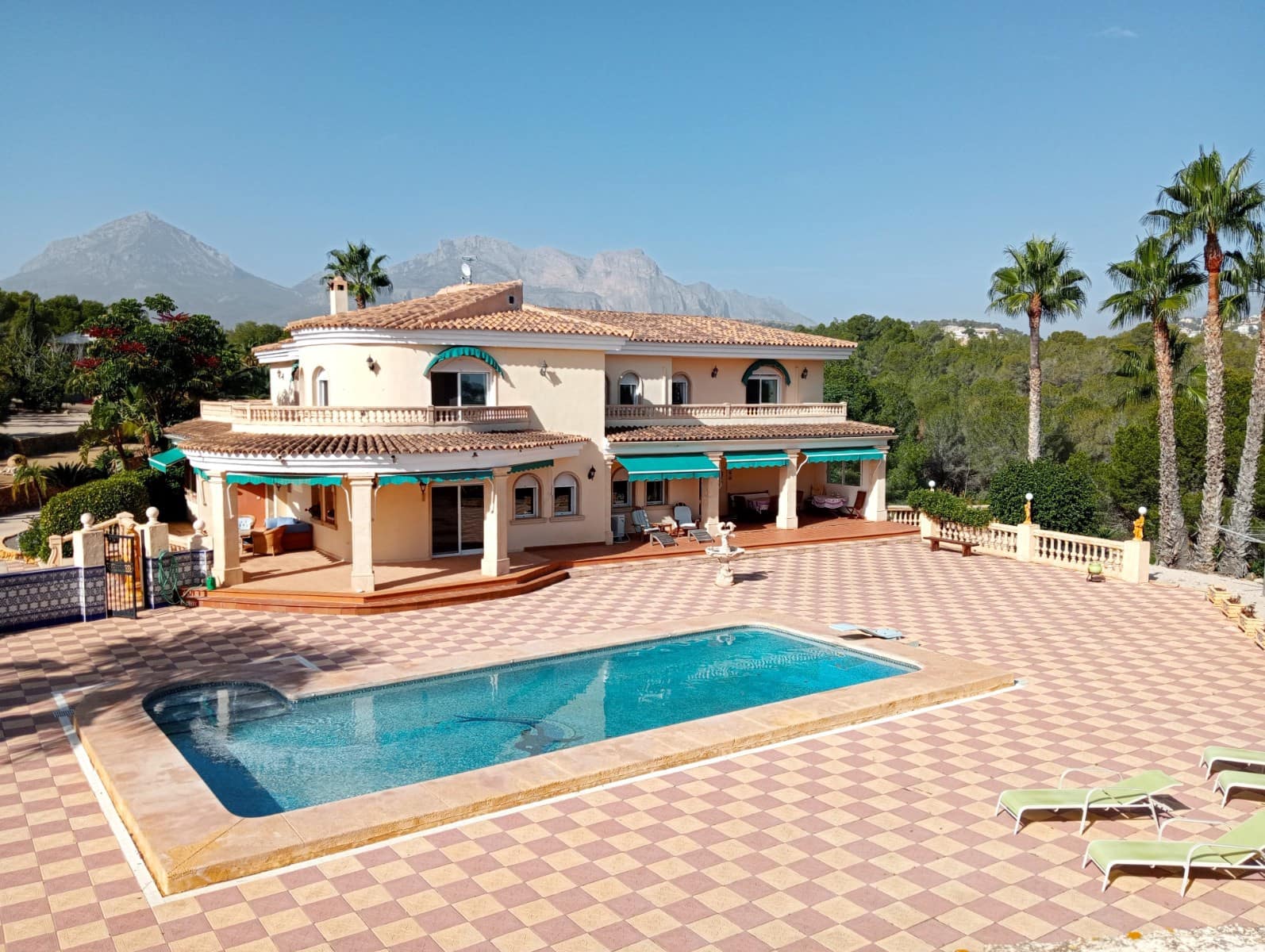 8 slaapkamer Villa te koop in Alfaz del Pi / L'Alfas del Pi met zwembad - € 1.750.000 (Ref: 9928396)