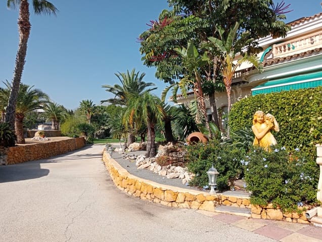 8 slaapkamer Villa te koop in Pueblo - Urbanizaciones, Alfaz del Pi / L'Alfàs del Pi met zwembad - € 1.750.000 (Ref: 9928396)