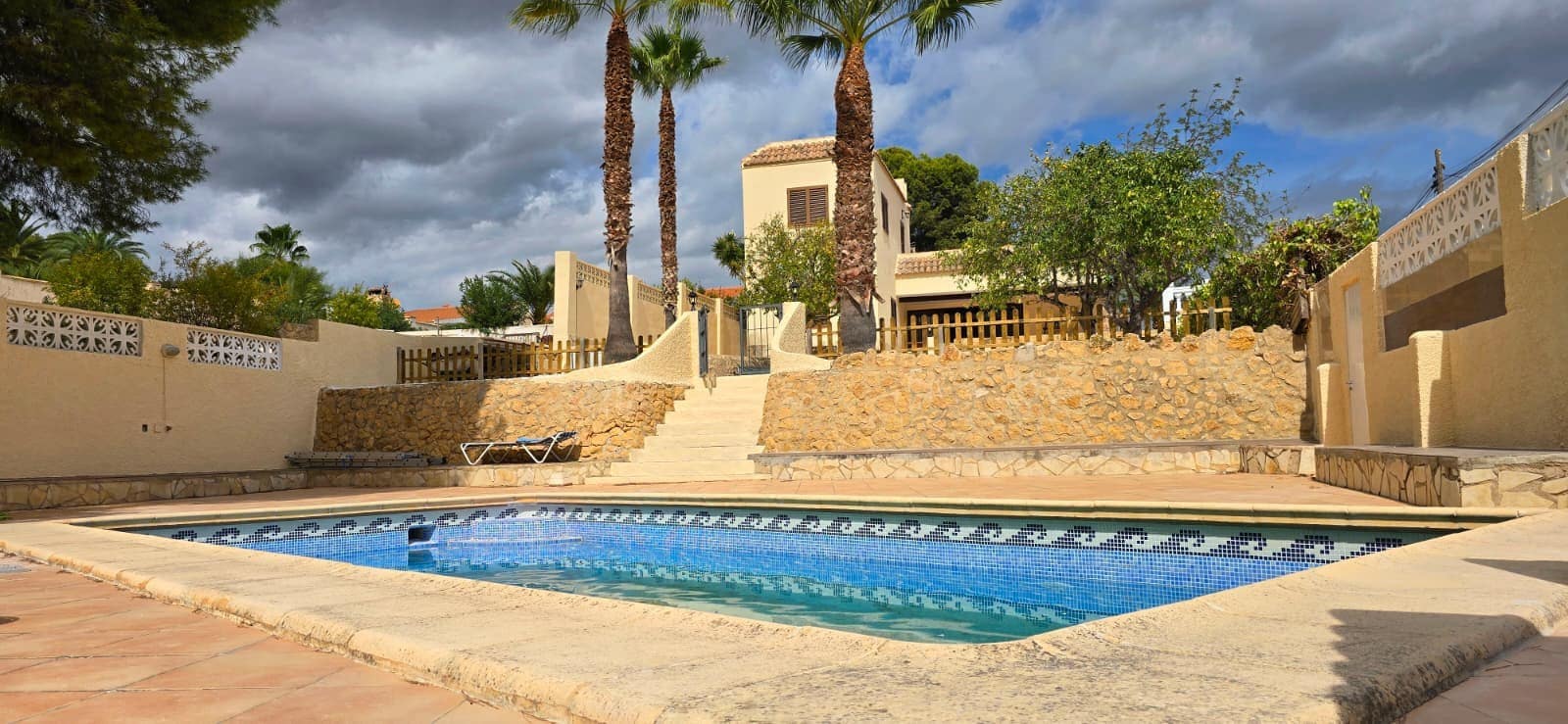7 soveværelse Villa til salg i La Nucia med swimmingpool - € 780.000 (Ref: 9928417)