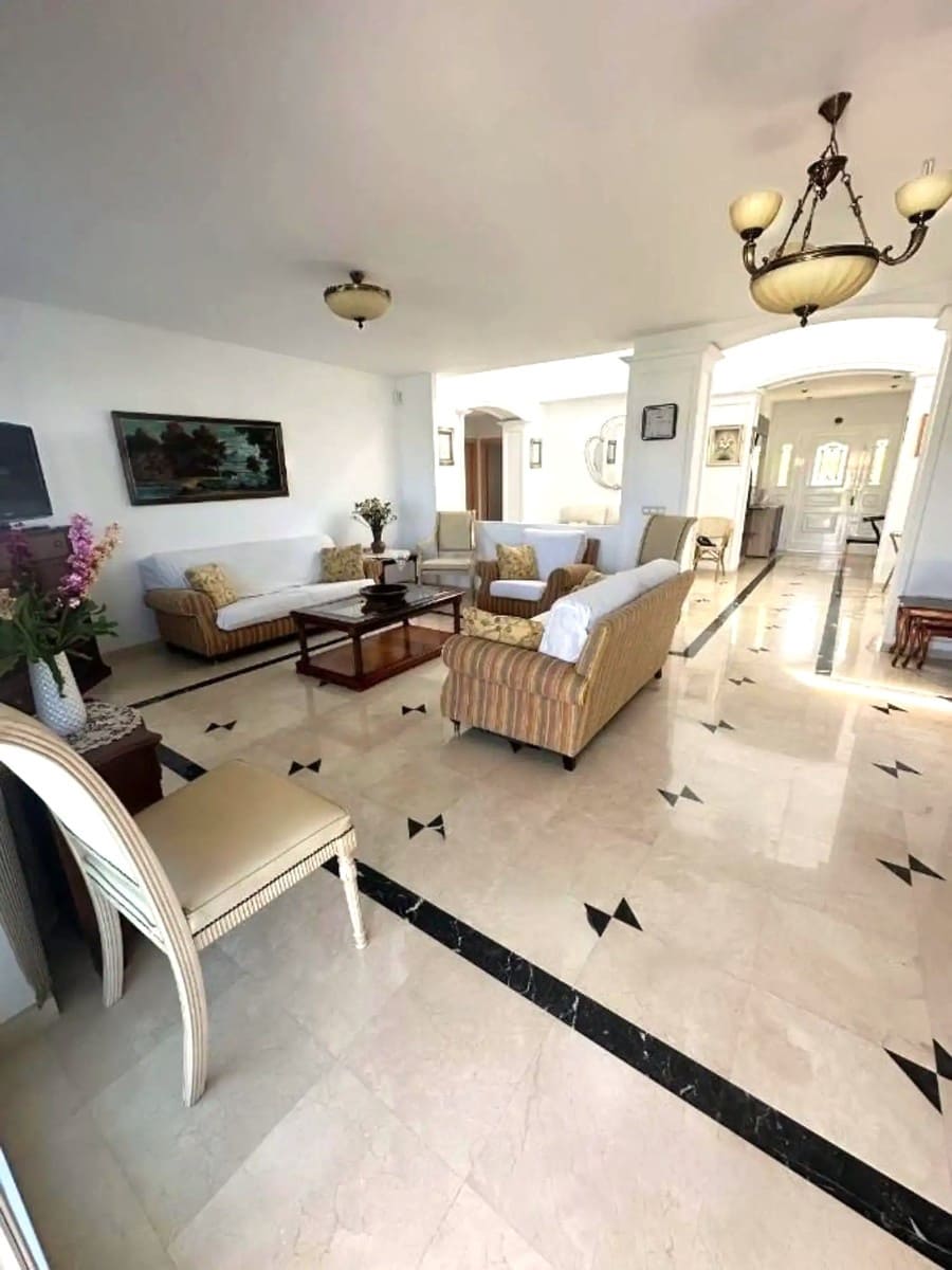9 bedroom Villa for sale in Alfaz del Pi / L'Alfas del Pi with pool - € 1,199,000 (Ref: 9928419)