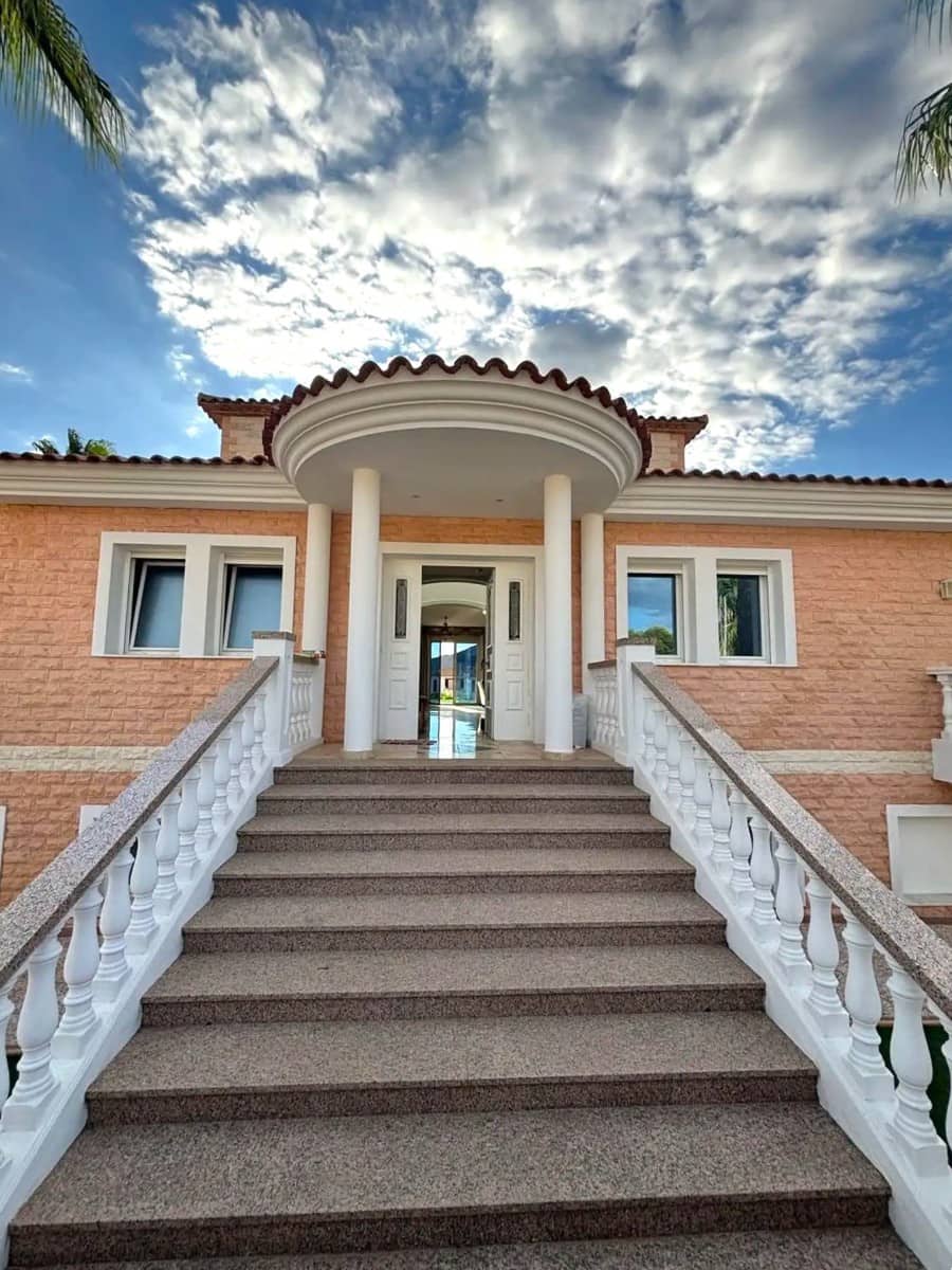 9 bedroom Villa for sale in Alfaz del Pi / L'Alfas del Pi with pool - € 1,199,000 (Ref: 9928419)
