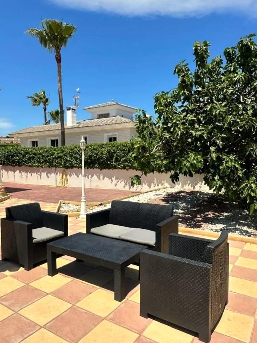 9 bedroom Villa for sale in Alfaz del Pi / L'Alfas del Pi with pool - € 1,199,000 (Ref: 9928419)