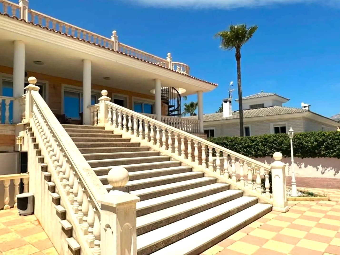 9 bedroom Villa for sale in Alfaz del Pi / L'Alfas del Pi with pool - € 1,199,000 (Ref: 9928419)