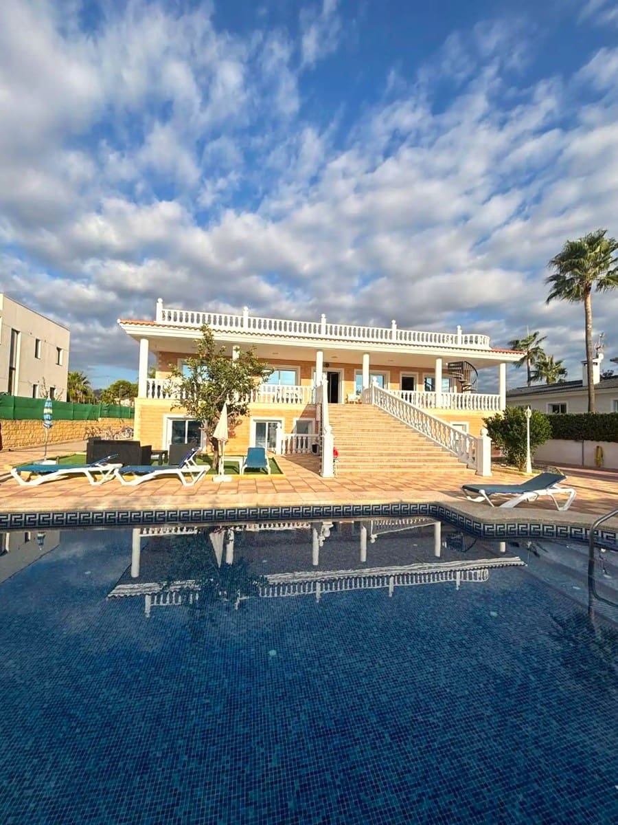 9 bedroom Villa for sale in Alfaz del Pi / L'Alfas del Pi with pool - € 1,199,000 (Ref: 9928419)