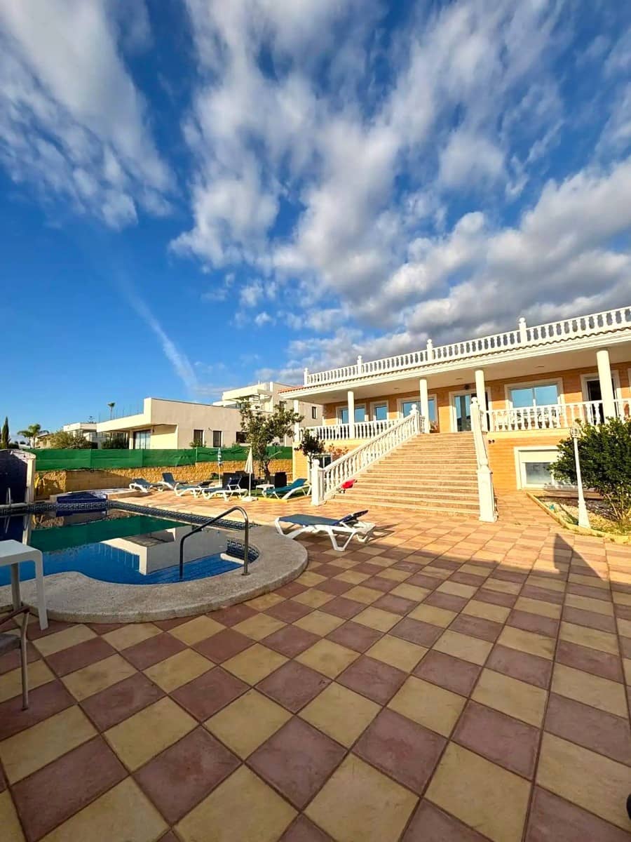 9 bedroom Villa for sale in Alfaz del Pi / L'Alfas del Pi with pool - € 1,199,000 (Ref: 9928419)