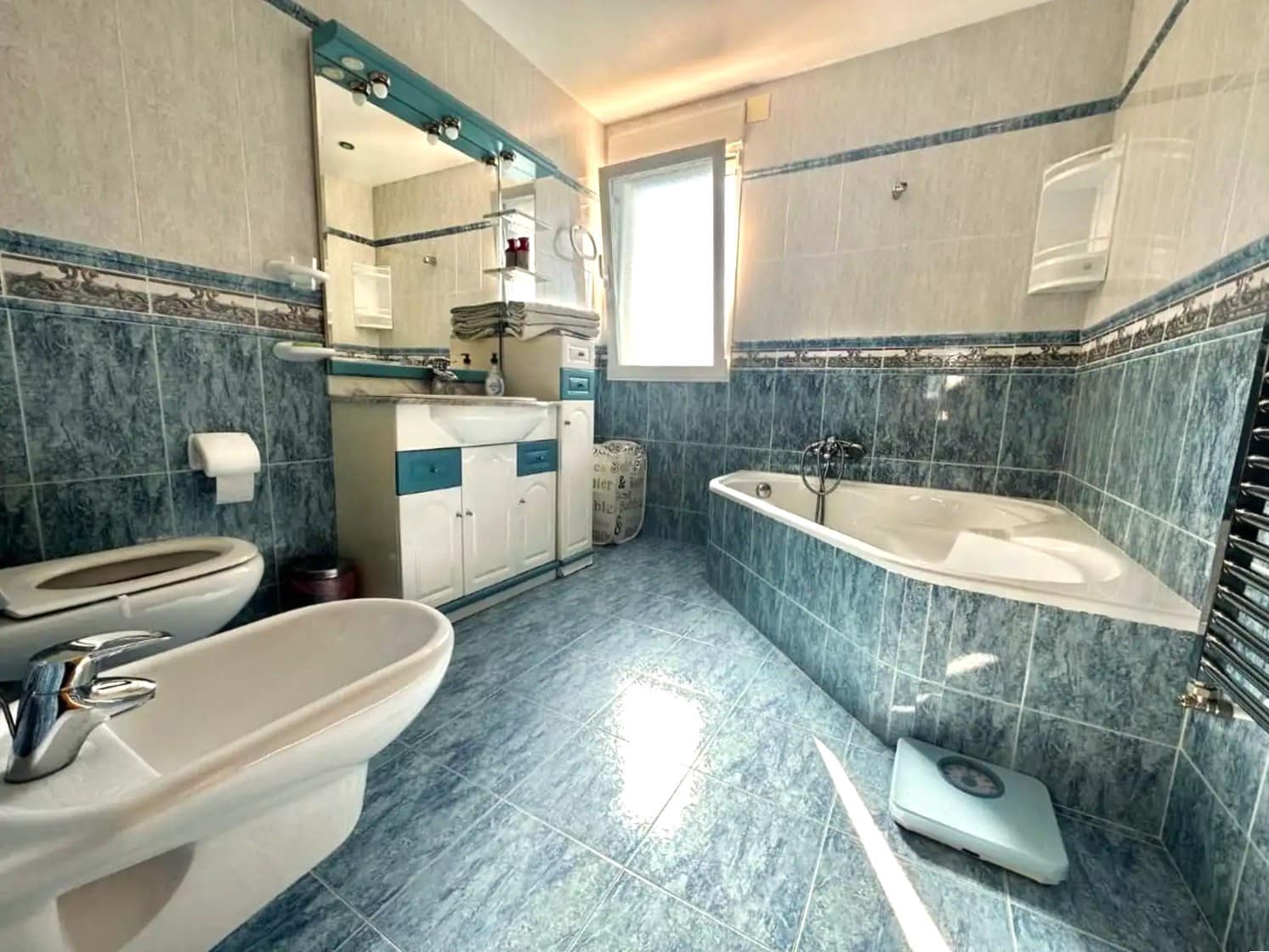 9 bedroom Villa for sale in Alfaz del Pi / L'Alfas del Pi with pool - € 1,199,000 (Ref: 9928419)