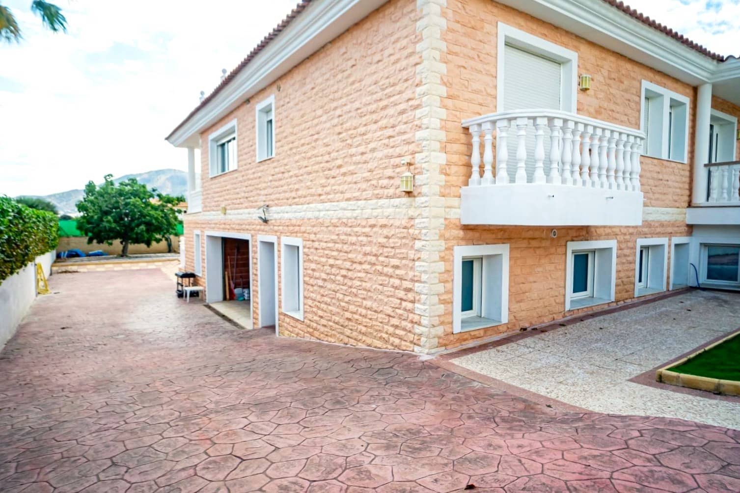 9 bedroom Villa for sale in Alfaz del Pi / L'Alfas del Pi with pool - € 1,199,000 (Ref: 9928419)