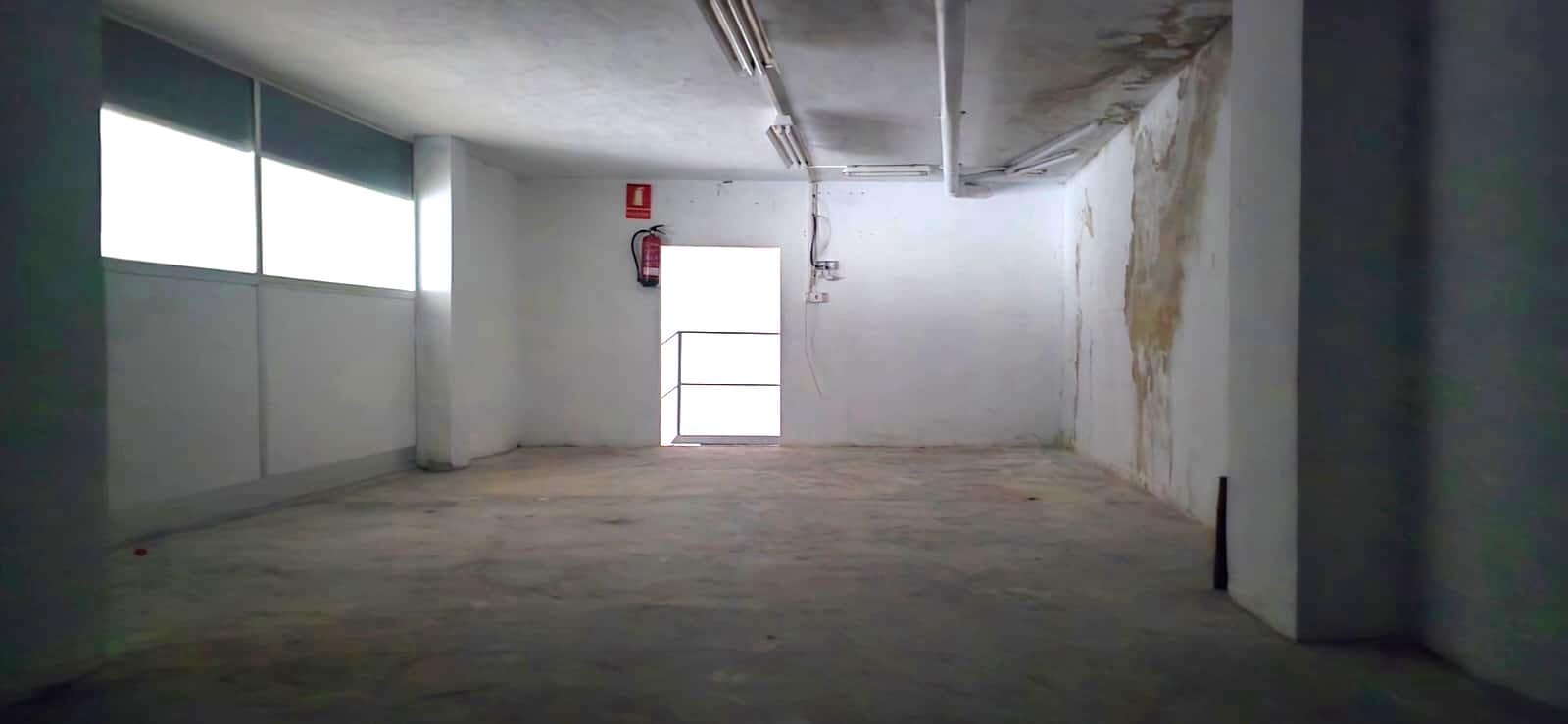 Comercial para venda em La Nucia - 138 000 € (Ref: 9928423)