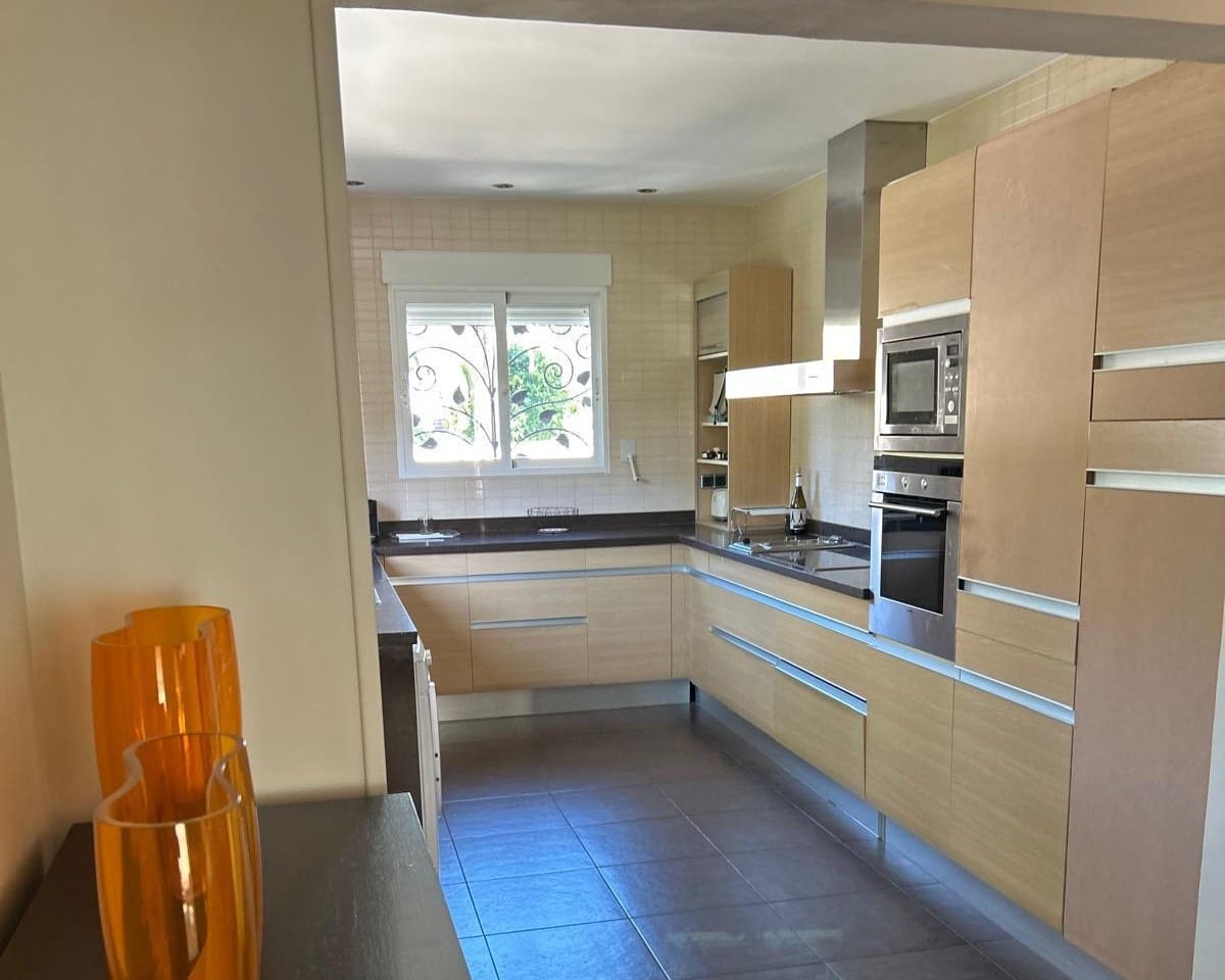 5 bedroom Villa for sale in Benidorm with pool - € 895,000 (Ref: 9928426)