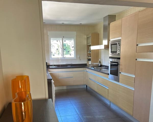 Chalet de 5 habitaciones en Levante, Benidorm en venta con piscina - 895.000 € (Ref: 9928426)