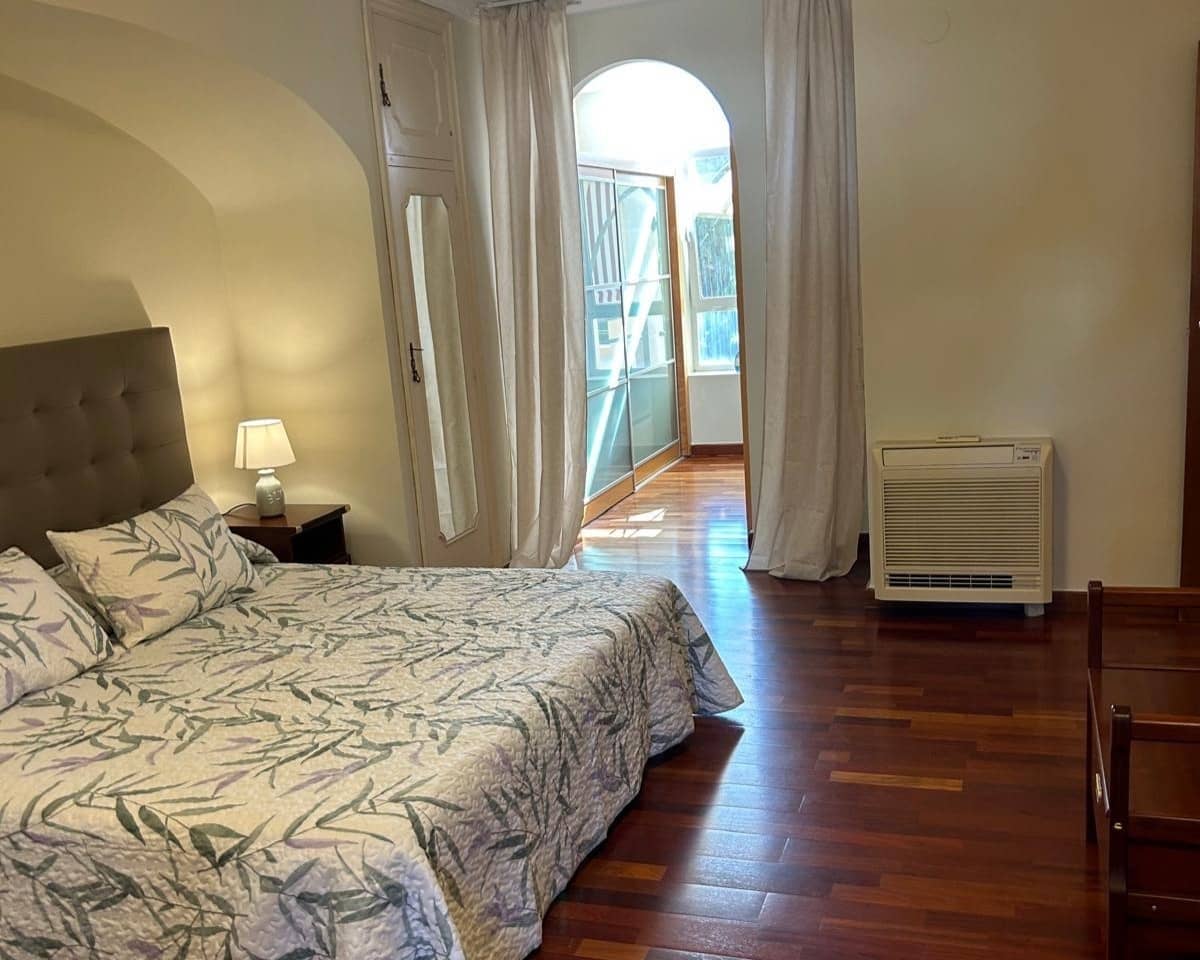 5 bedroom Villa for sale in Benidorm with pool - € 895,000 (Ref: 9928426)