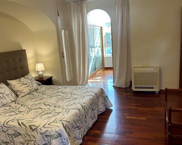 Chalet de 5 habitaciones en Levante, Benidorm en venta con piscina - 895.000 € (Ref: 9928426)