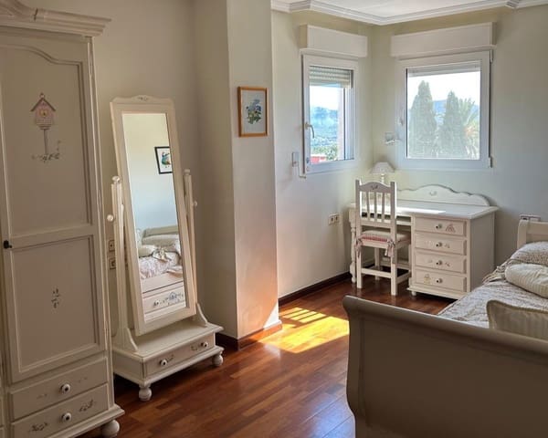 Chalet de 5 habitaciones en Levante, Benidorm en venta con piscina - 895.000 € (Ref: 9928426)