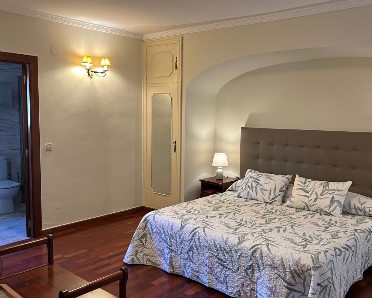 5 bedroom Villa for sale in Benidorm with pool - € 895,000 (Ref: 9928426)