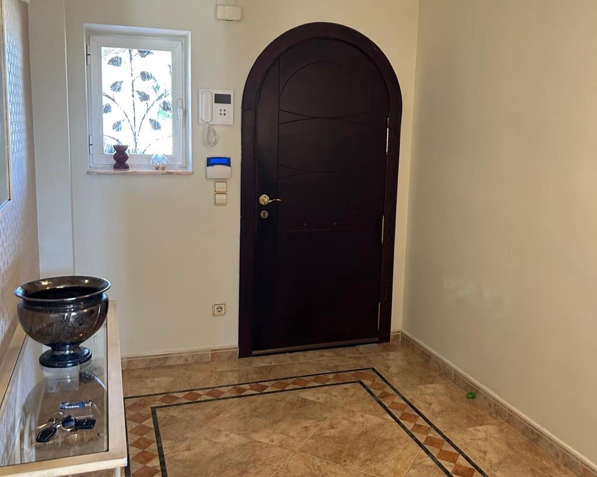 5 bedroom Villa for sale in Benidorm with pool - € 895,000 (Ref: 9928426)