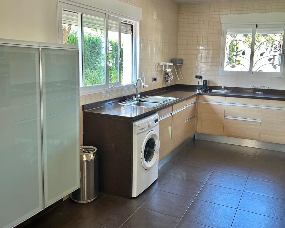 5 bedroom Villa for sale in Benidorm with pool - € 895,000 (Ref: 9928426)