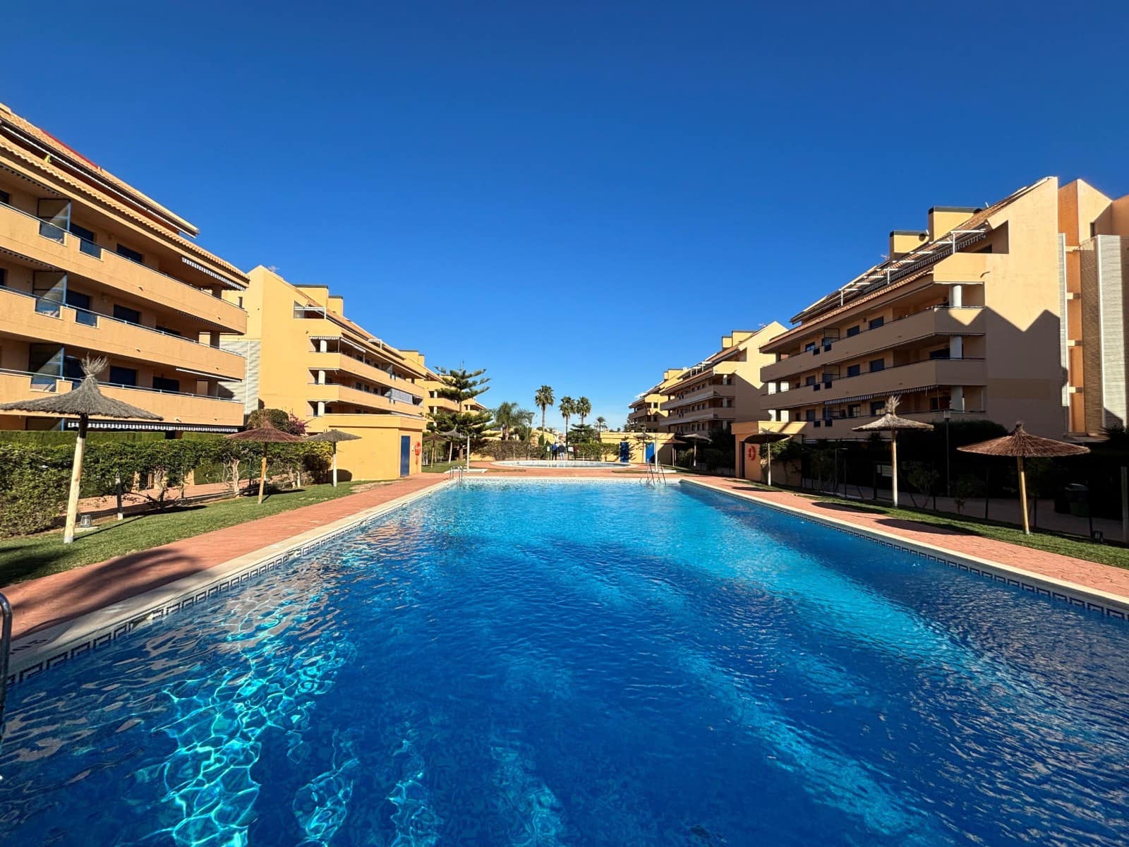 2 soveværelse Lejlighed til salg i Denia med swimmingpool - € 367.000 (Ref: 9939224)