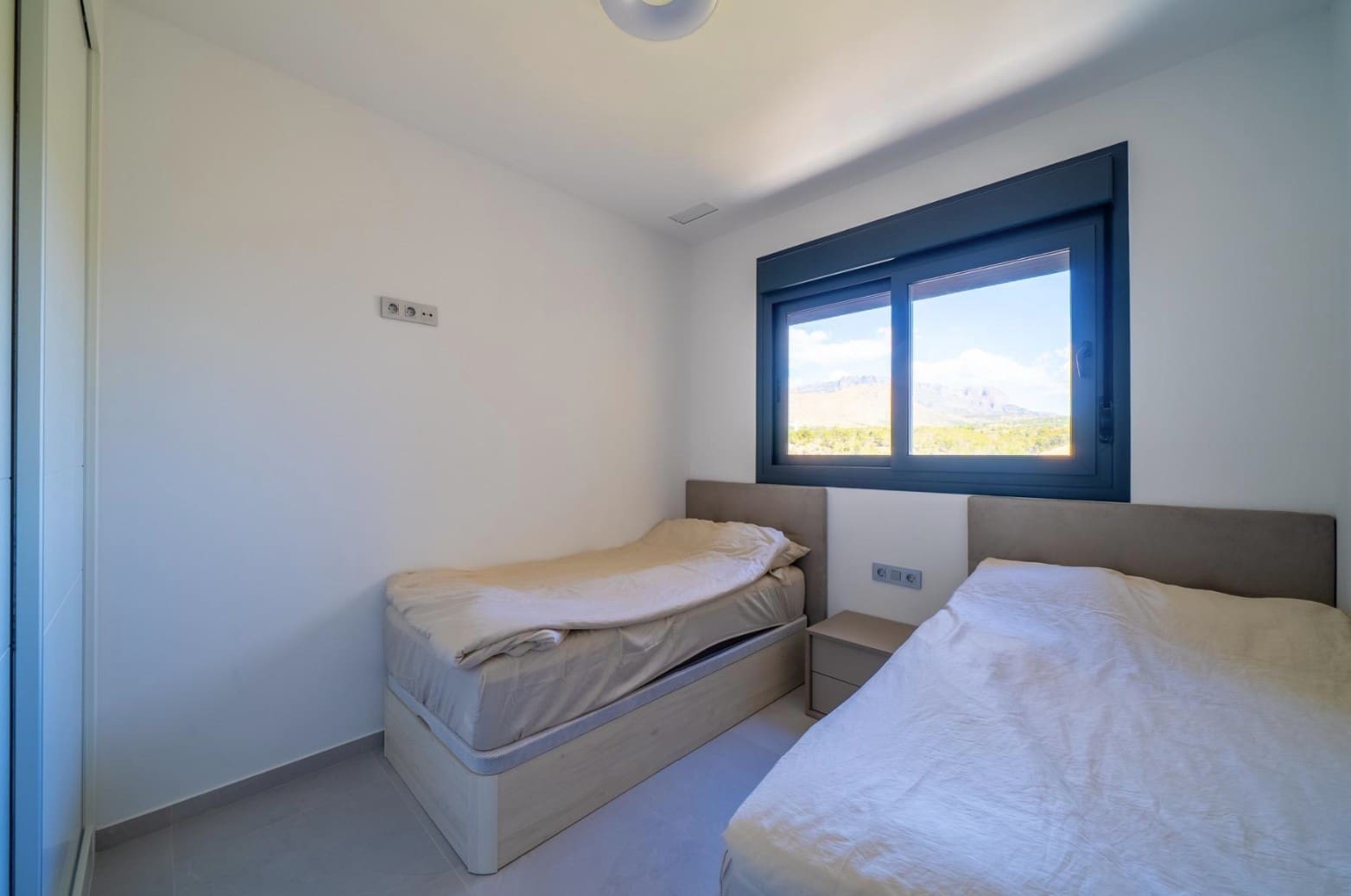 2 quarto Apartamento para arrendar em Benidorm com piscina garagem - 1 900 € (Ref: 9984076)