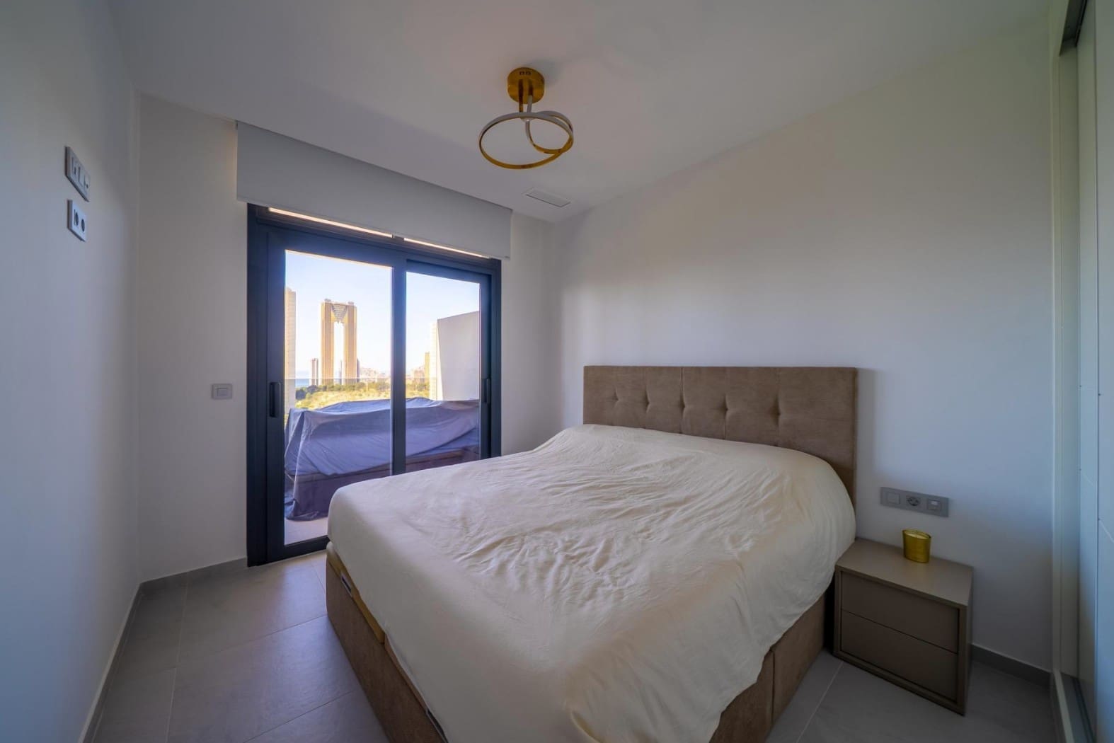 2 quarto Apartamento para arrendar em Benidorm com piscina garagem - 1 900 € (Ref: 9984076)
