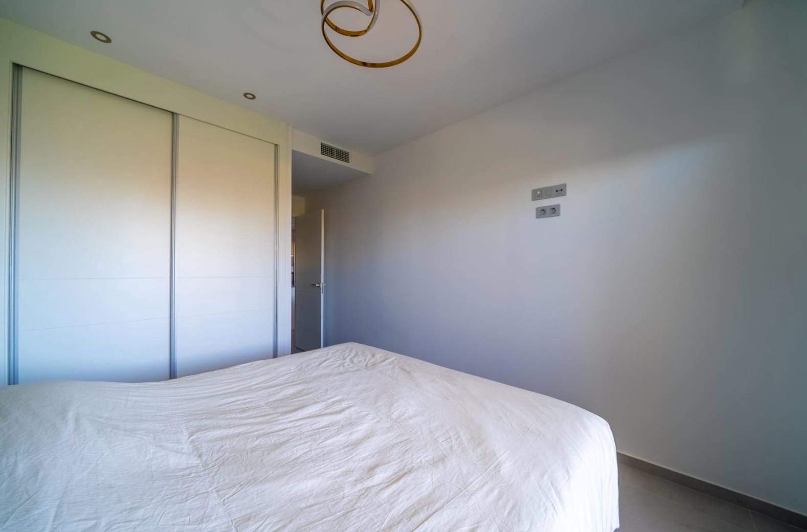 2 quarto Apartamento para arrendar em Benidorm com piscina garagem - 1 900 € (Ref: 9984076)