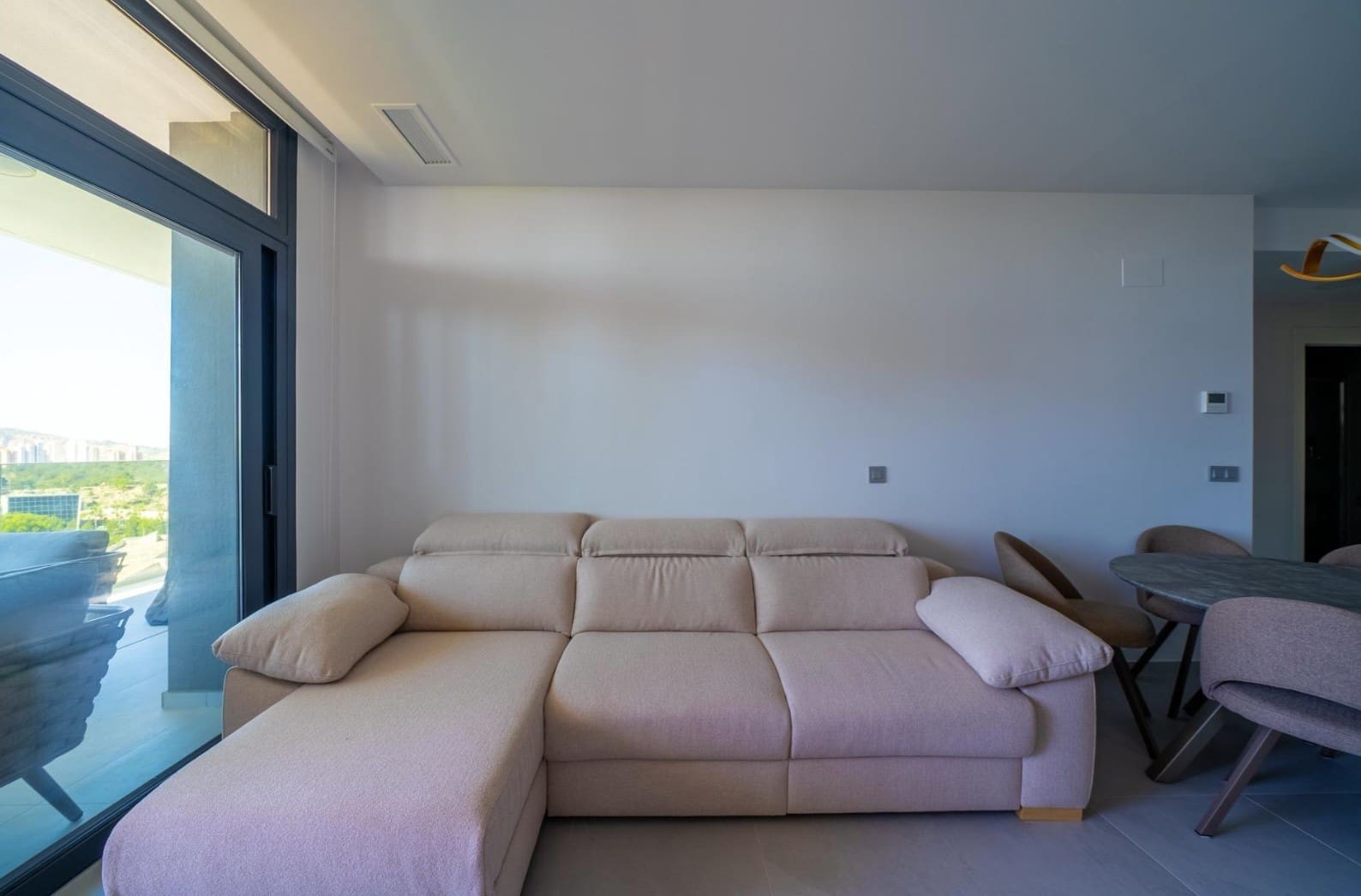 2 quarto Apartamento para arrendar em Benidorm com piscina garagem - 1 900 € (Ref: 9984076)