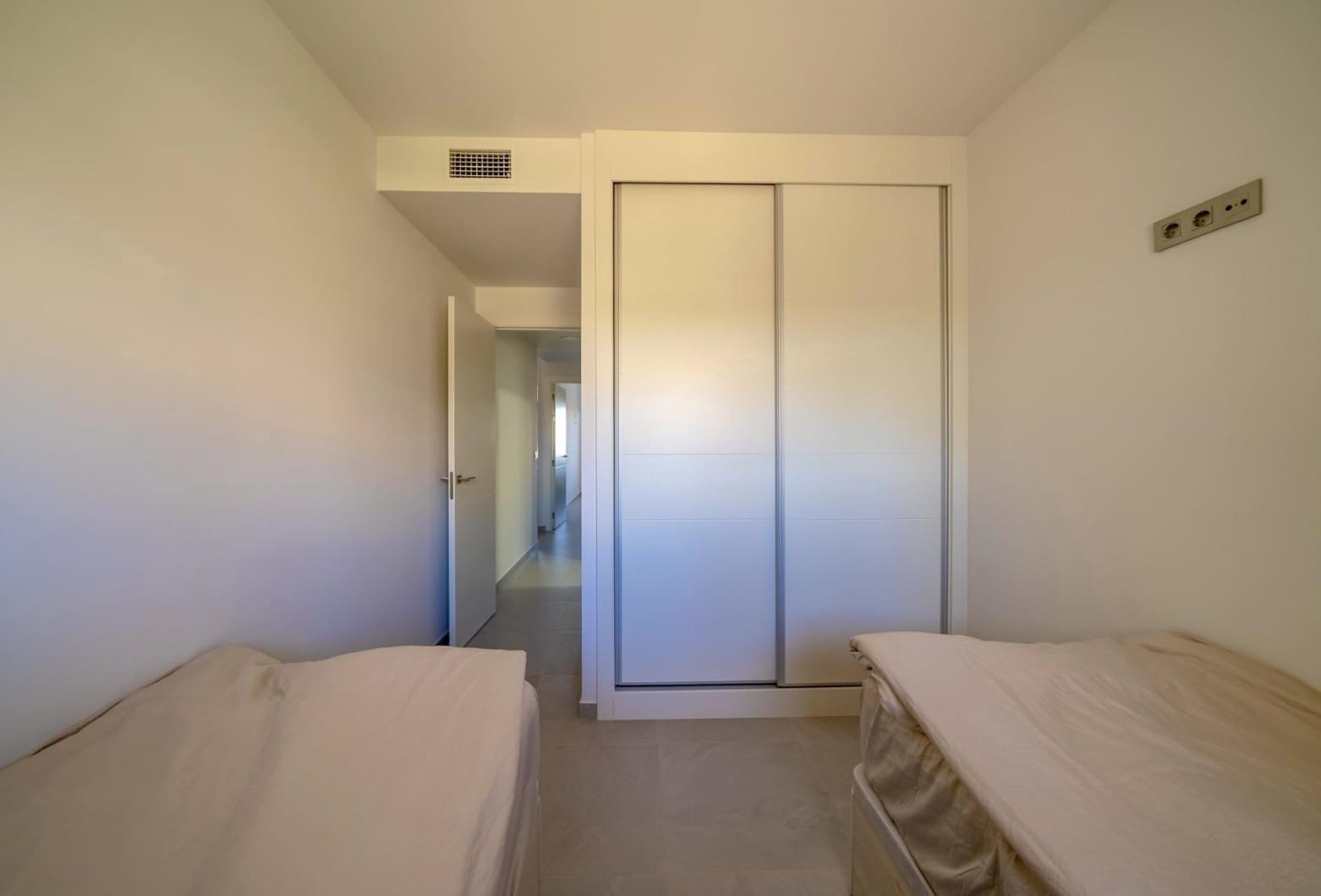 2 quarto Apartamento para arrendar em Benidorm com piscina garagem - 1 900 € (Ref: 9984076)