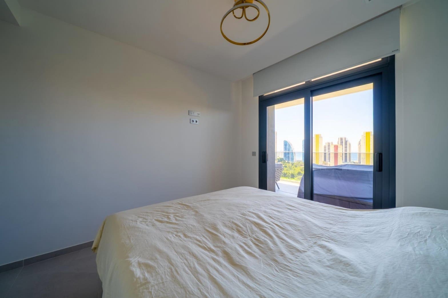 2 quarto Apartamento para arrendar em Benidorm com piscina garagem - 1 900 € (Ref: 9984076)
