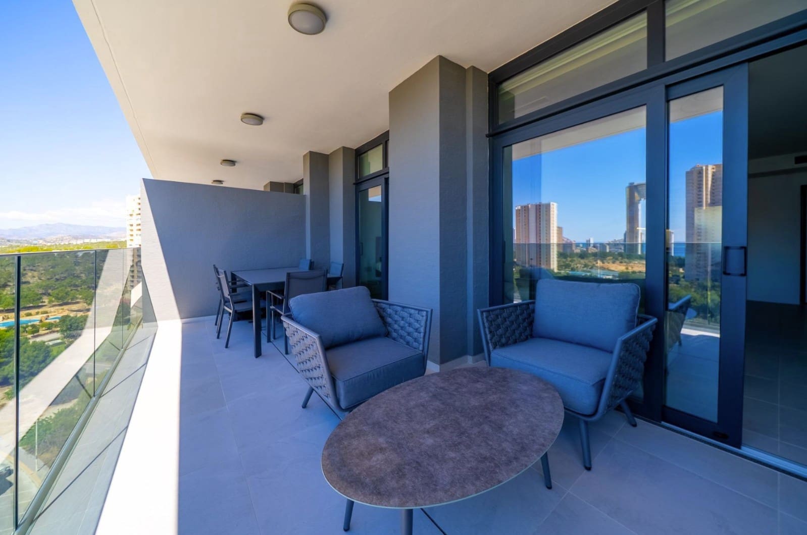 2 quarto Apartamento para arrendar em Benidorm com piscina garagem - 1 900 € (Ref: 9984076)