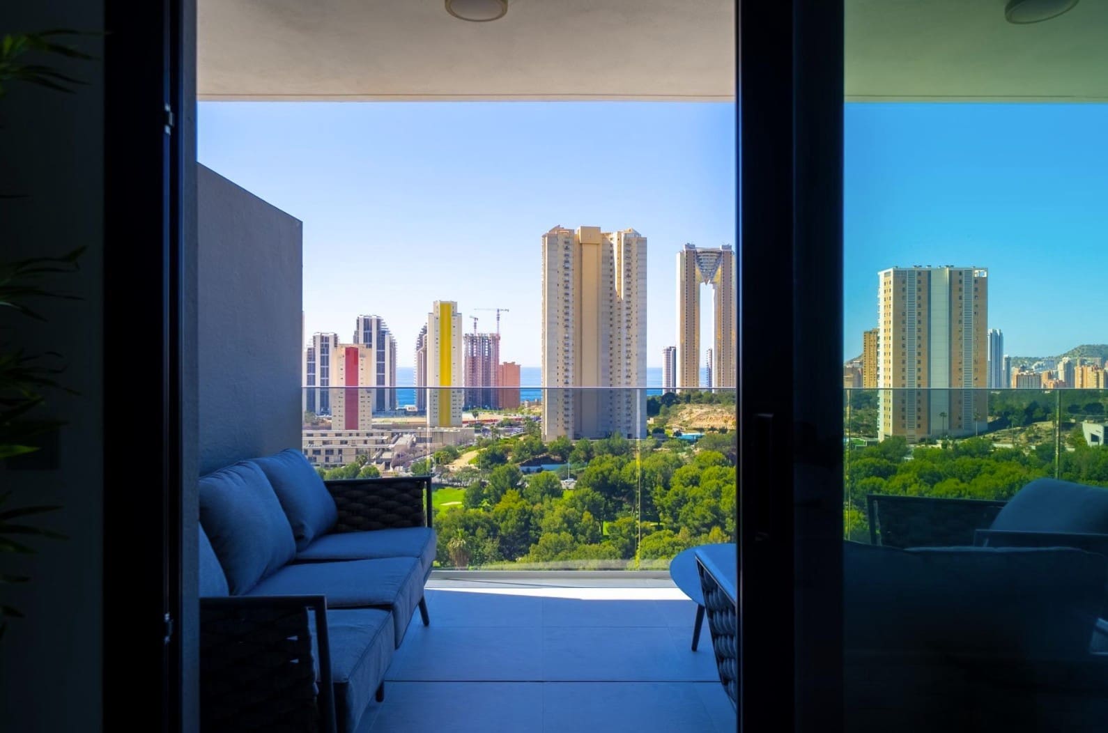 2 quarto Apartamento para arrendar em Benidorm com piscina garagem - 1 900 € (Ref: 9984076)