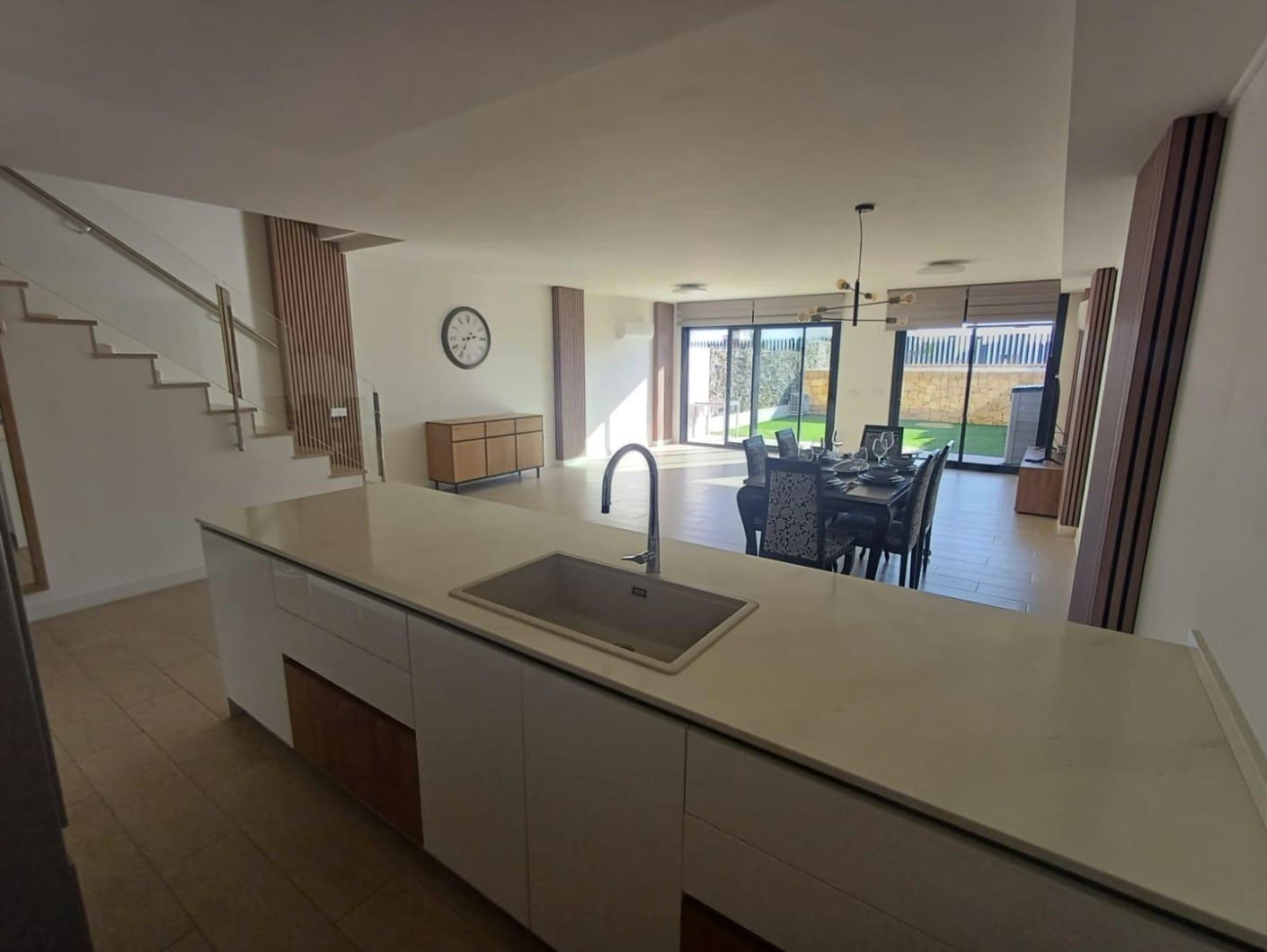 3 bedroom Apartment for rent in Finestrat with pool garage - € 2,650 (Ref: 9984077)