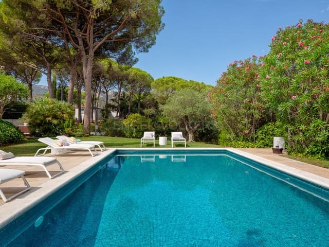 5 soveværelse Villa til salg i Santa Cristina d'Aro med garage - € 1.300.000 (Ref: 10006358)