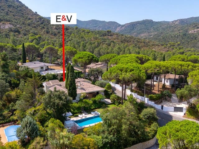 5 soveværelse Villa til salg i Santa Cristina d'Aro med garage - € 1.300.000 (Ref: 10006358)