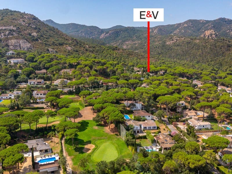 5 soveværelse Villa til salg i Santa Cristina d'Aro med garage - € 1.300.000 (Ref: 10006358)