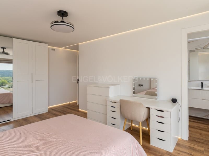 4 bedroom Villa for sale in Santa Cristina d'Aro - € 965,000 (Ref: 10027021)