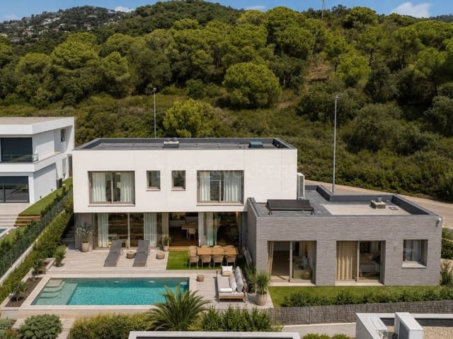 4 bedroom Villa for sale in Santa Cristina d'Aro - € 965,000 (Ref: 10027021)