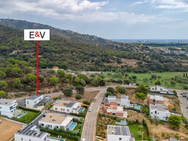 4 bedroom Villa for sale in Santa Cristina d'Aro - € 965,000 (Ref: 10027021)