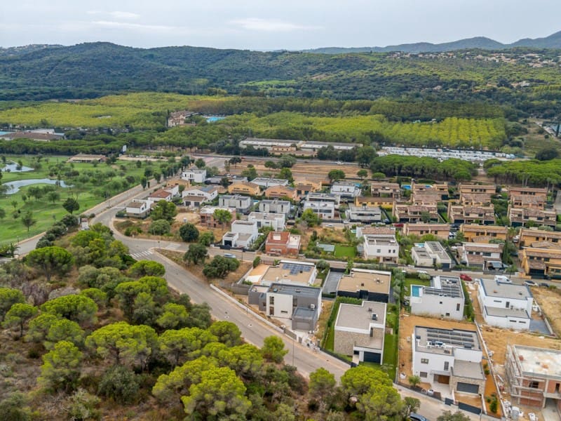 4 bedroom Villa for sale in Santa Cristina d'Aro - € 965,000 (Ref: 10027021)