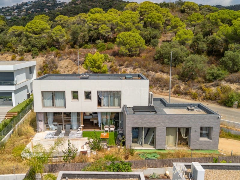 4 bedroom Villa for sale in Santa Cristina d'Aro - € 965,000 (Ref: 10027021)