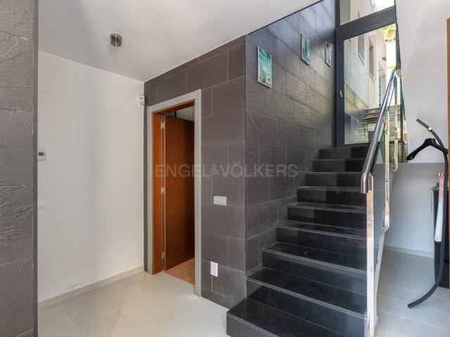 5 chambre Villa/Maison à vendre à Blanes avec piscine garage - 1 300 000 € (Ref: 10061710)