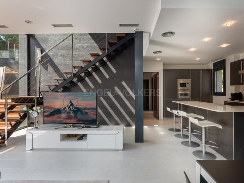 5 chambre Villa/Maison à vendre à Blanes avec piscine garage - 1 300 000 € (Ref: 10061710)