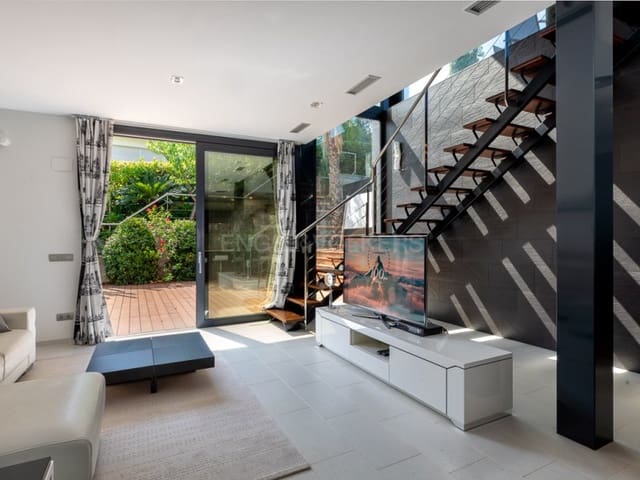 5 chambre Villa/Maison à vendre à Blanes avec piscine garage - 1 300 000 € (Ref: 10061710)