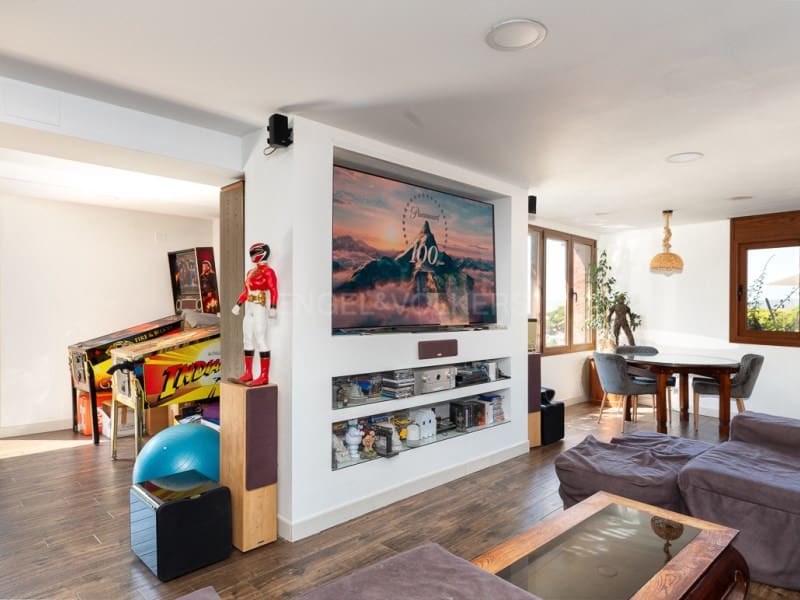 4 soverom Villa til salgs i Lloret de Mar med svømmebasseng - € 895 000 (Ref: 10075497)
